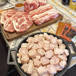 캠핑고기세트 원뿔 한돈 600g 막창 8종세트, 막.돼.먹은 캠핑세트, 1개