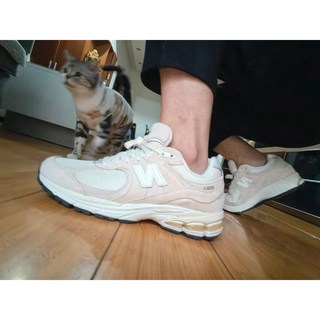 2. 뉴발란스 200..