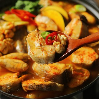 편한밥상연구소 부산 동태탕 넉넉한 2 3인분 550g(소스포함) 얼큰동태탕 국물요리 밀키트 쿠킹박스 캠핑요리, 1개, 550g