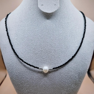 블랙스피넬 초커식2mm+담수진주 실버마감목걸이(길이조절가능)
