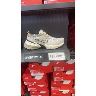 나이키 우먼스 V2K런으로 문제 해결하기
