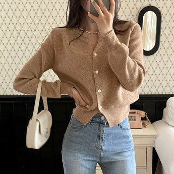 캐시미어 가디건, 럭셔리함과 실용성을 갖춘 스타일 연출: 7가지 추천 아이템 분석 4 캐시미어가디건-추천-상품
