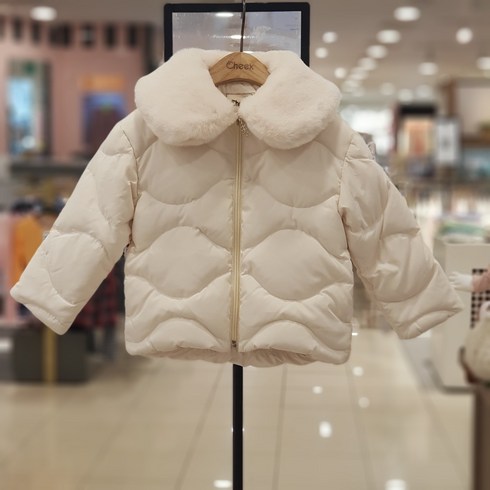 치크 *2023fw* 눈꽃처럼 깨끗하고 예쁜 여아 퍼에리 푸퍼 자켓 [동아수성점]