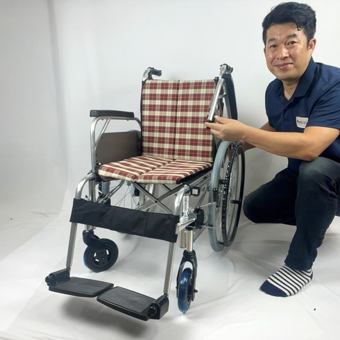 미키코리아 - (ISO 9001 국제 품질인증) 미키코리아 수동 휠체어 구입 고급형 경량 발판탈 부착 장애인 보장구 휴대용휠체어 지원 의료기상사 의료기기 노인 장기요양 복지용구, 고급형 미라지7(22D)-B 15.5kg, 1개
