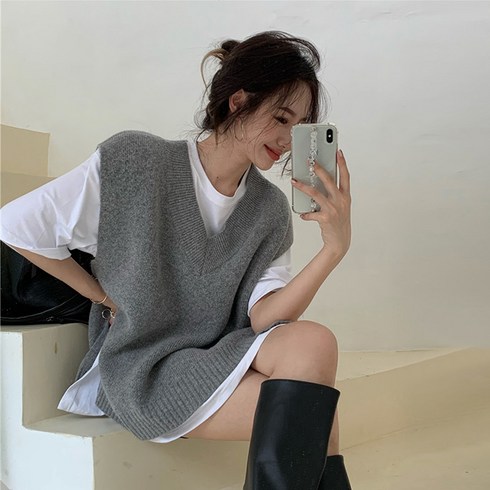 코코블랑 알렉 브이넥 니트베스트