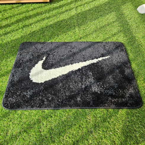 [국내매장] 나이키 스우시 러그 발매트 한정판 블랙 화이트 Nike Swoosh Rug black white