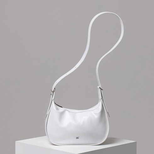 리끌로우 RECLOW HALF MOON BAG WHITE 스트랩 하프문 호보백