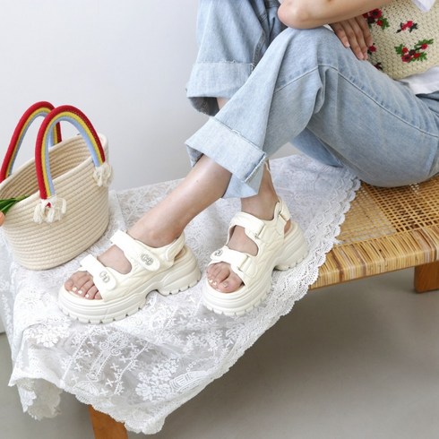 24SS 마틀라세 쿠션 샌들 - 메르젠느 이중스트랩 더블로고 통굽 찍찍이 샌들