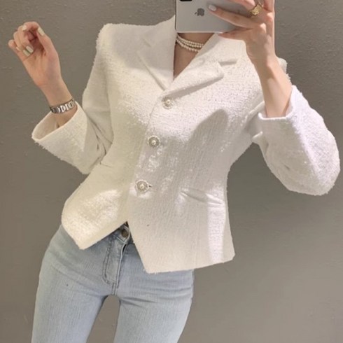 2023년 가성비 최고 결혼식코디 - [랜덤플레이] 플라워 버튼 트위드 새미 정장 자켓 하객룩