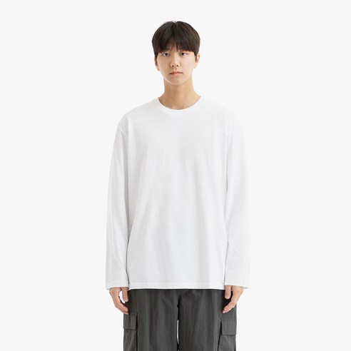 편안함과 스타일이 조화를 이룬 NEIVEN의 네이븐 20수 트임 레이어드 긴팔티