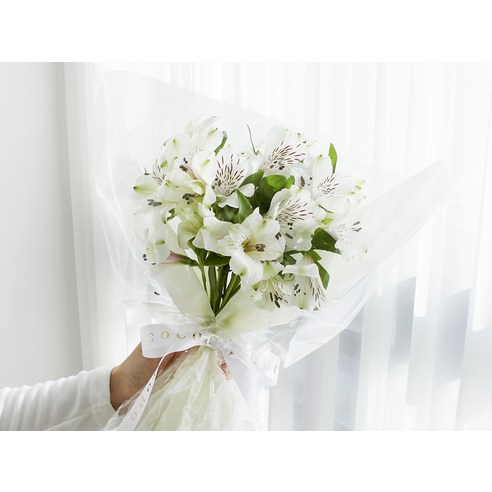 고결하고 의미 깊은 선물을 위한 코코도르팜 알스트로메리아 꽃다발