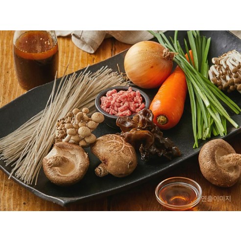 퇴근 후 10분, 냉동실에서 꺼내 근사한 잡채 한 상!