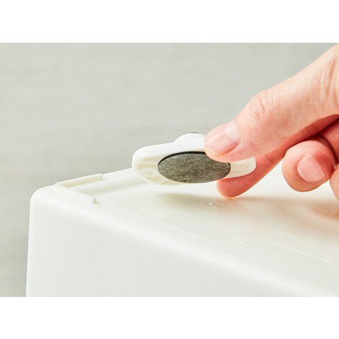 낑낑대며 가구 옮기다 허리 나갈 뻔한 썰, 이제 안녕! 부착식 바퀴로 삶의 질 급상승!