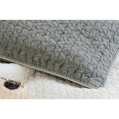 포근한 휴식을 선사하는 쉬즈홈 힐링 피그먼트 베개 세트로 깊고 편안한 잠을 경험하세요.