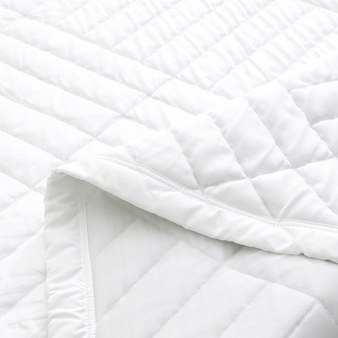 열대야 극복! 꿀잠 보장하는 마법의 냉감패드