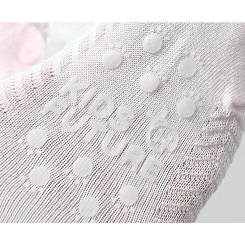 사랑스러운 레이스 디테일로 아이의 발을 더욱 깜찍하게 만들어주는 로랑 레이스 발목 양말 3족 세트