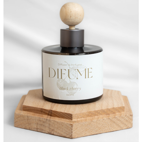 섬세한 블랙체리 향으로 드라이빙을 예술로 승화시키다