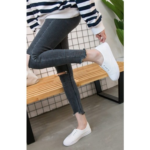 발 편한 데일리 슬립온으로 완성하는 산뜻한 봄 스타일