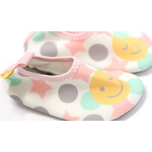 안전하고 편안한 여름 물놀이, 골든래빗 아롱다롱 아쿠아슈즈와 함께!