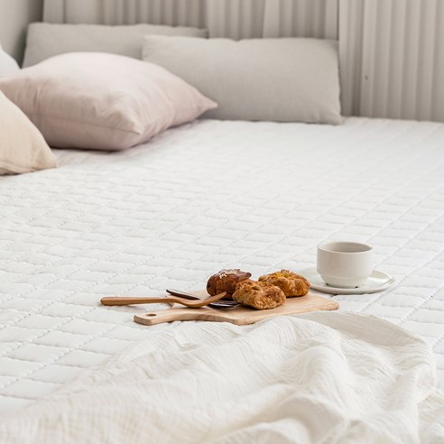 사계절용 더자리 스너그 패밀리 누빔 침대패드는 편안한 수면과 침대 유지를 도와주는 제품입니다.