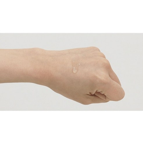 피부에 생기를 불어넣는 남성용 진정 및 보습 토너