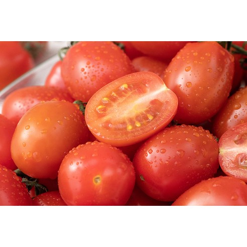 싱싱하고 건강한 대추방울 토마토로 식단을 풍부하게 하세요.