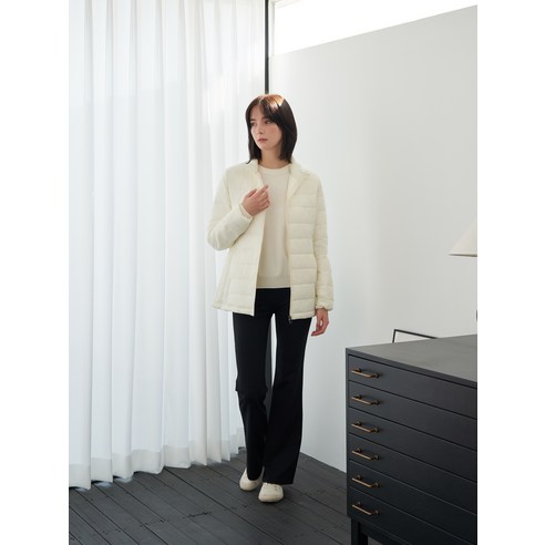 ELLE PARIS의 세련되고 보온성 있는 집업 자켓으로 이번 겨울을 따뜻하고 스타일리시하게 지내세요.
