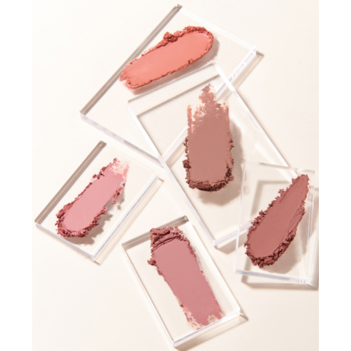 자연스러움과 세련됨을 담은 바닐라코 스머징 립 펜슬 누드 베이지