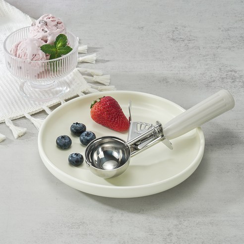 이제 손목 아프게 아이스크림 뜰 필요 없이, 코멧 키친 스쿱으로 쉽고 깔끔하게 즐기세요!