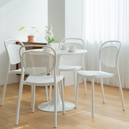 감성을 더하는 포블리스 베라 라탄 카페 의자