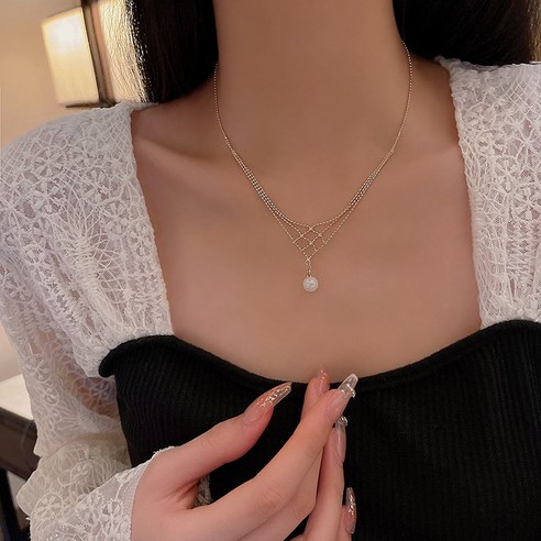 女子  時尚  珠寶  項鍊  成年女性  成年女性  婦女  女人  夫人  夫人