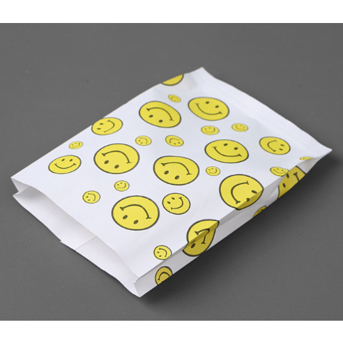 다양한 용도로 활용이 가능한 트리 스마일 패턴 M형 페이퍼백