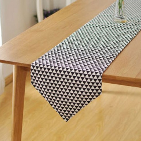 Noland 트라이앵글 테이블 러너, 블랙, 30 x 220 cm