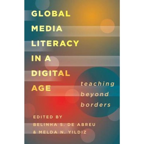 Global Media Literacy in a Digital Age: Teaching Beyond Borders Paperback, Peter Lang Inc., International Academic Publi