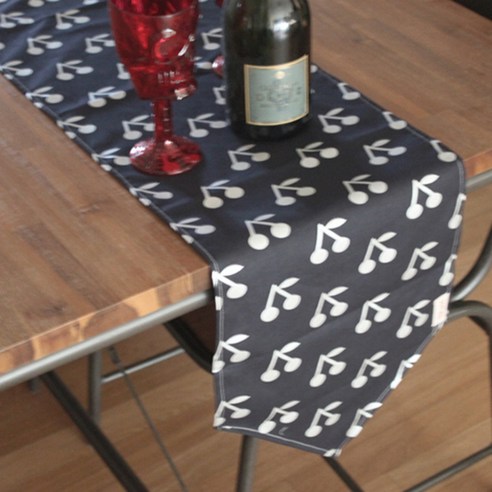 Noland 앵두 테이블 러너, 블랙 화이트, 220 x 30 cm