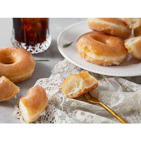 부드럽고 촉촉한 맛이 특징인 오리지널 글레이즈드 도넛