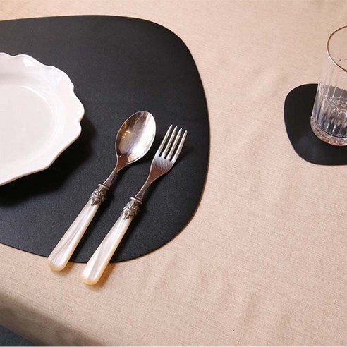 작은꾸밈 테이블 방수 가죽 식탁매트 2p + 코스터 2p 세트, 블랙, 식탁매트(41 x 34 cm), 코스터(13.5 x 11 cm)