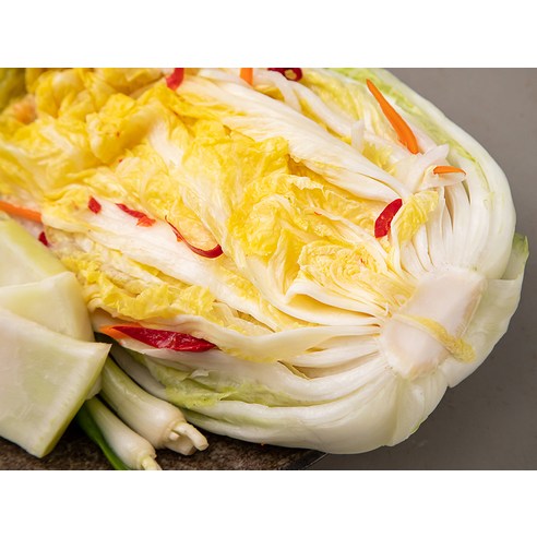 아삭함에 반하고 시원함에 빠지는 농가식품 백김치