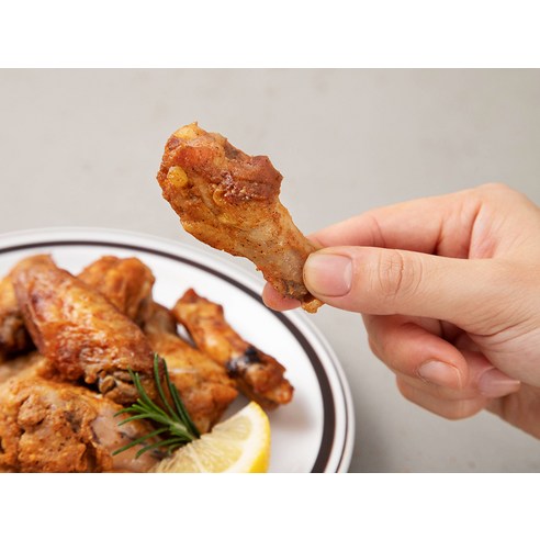 바삭함과 담백함이 담긴 간편한 치킨