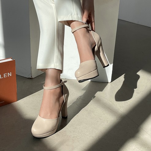 우아함과 편안함이 조화를 이루는 벨레페 안도르 가보시 메리제인 펌프스