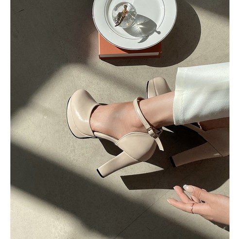 우아함과 편안함이 조화를 이루는 벨레페 안도르 가보시 메리제인 펌프스