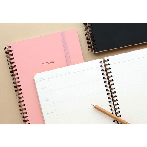 13,300원의 가격으로 로켓배송되는 핑크풋 9500 마이플랜 스프링 만년형 다이어리 2종 세트