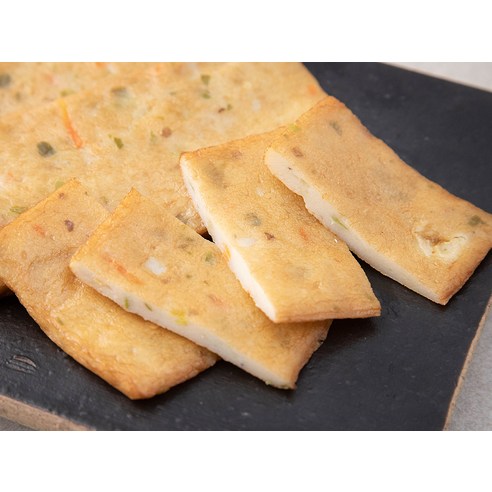 천연 식재료와 쫄깃한 食感이 특징인 알싸하고 매콤한 고래사어묵의 땡초 사각어묵