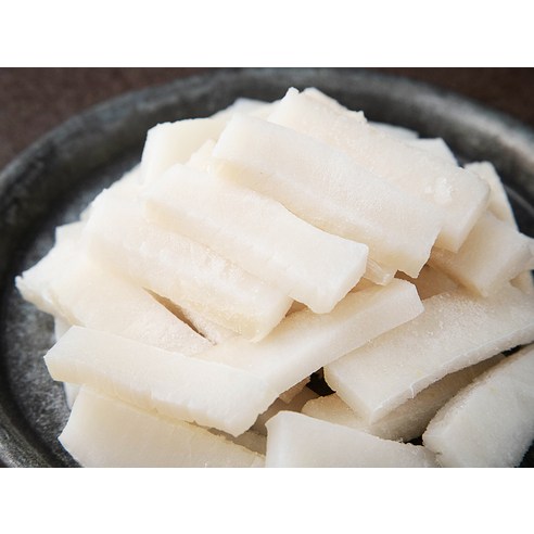 신선하고 탱글탱글한 왕중왕 대왕오징어 칼집몸채로 다양한 요리에 깊은 맛을 더하세요.