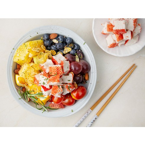 쫄깃하고 생생한 꽃맛살로 풍성한 맛과 식감을 즐기세요.