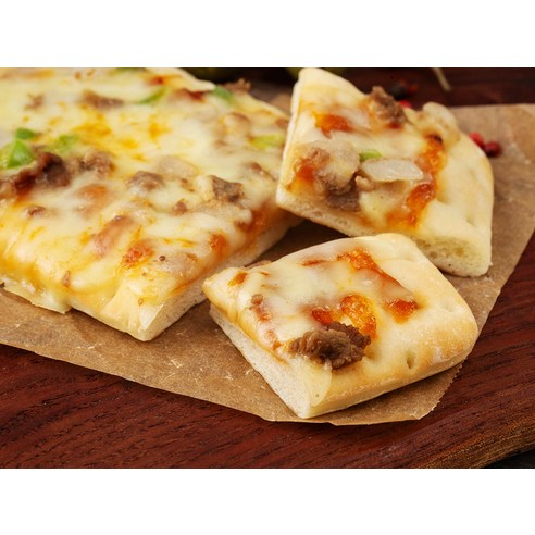 고소한 치즈와 짭조름한 바싹불고기가 조화로운 오뚜기 불고기 사각피자