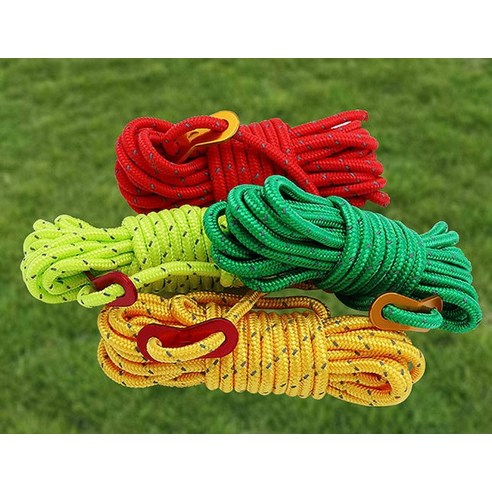 어둠 속 안전을 밝히는 캠핑 필수템