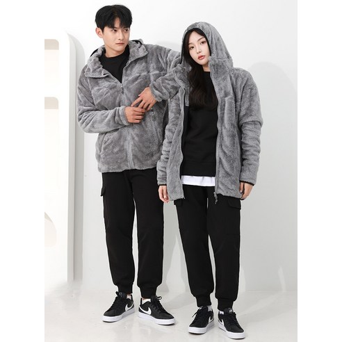 겨울 추위를 극복하는 최고의 동반자: 턴키 보아털 오버핏 코트
