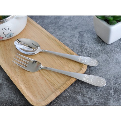 미피 스푼 포크 세트: 안전하고 즐거운 식사 시간을 선물하세요