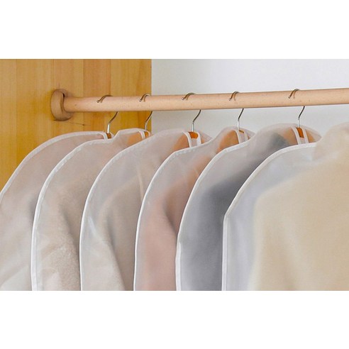 깔끔하고 실용적인 의류 보관 솔루션